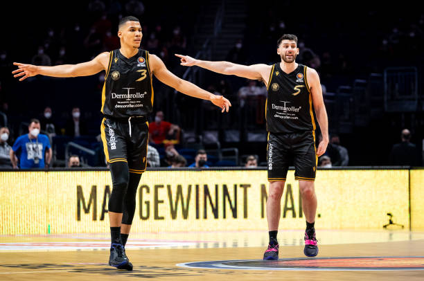 在人才济济 在人才济济