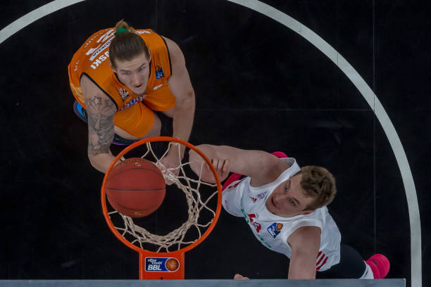 在友谊赛中 在友谊赛中